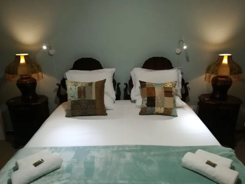 Cozy bedroom with a neatly made bed and two bedside lamps