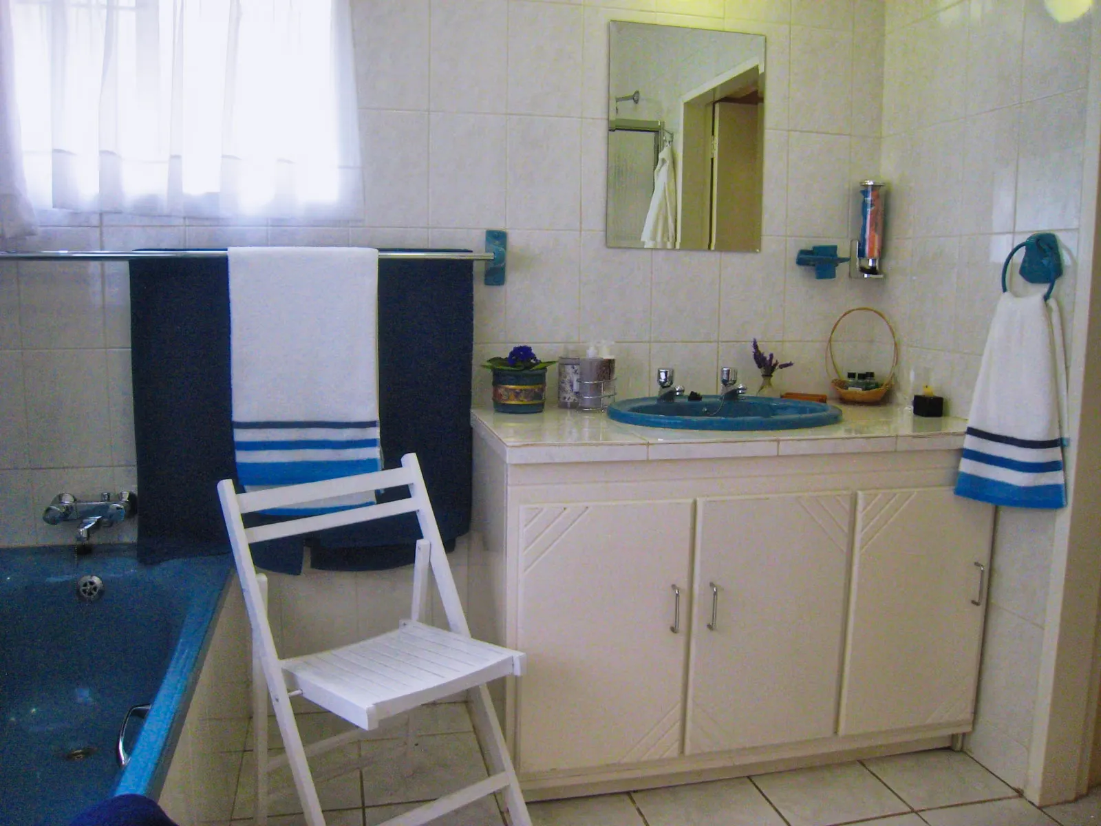 blue-suite-bathroom.jpg